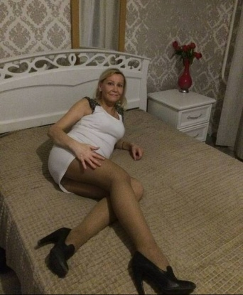 Живу в Москве, городе страсти и возможностей. Позволь мне погрузить тебя в мир наслаждений с помощью моих нежных прикосновений и умелых движений. В моем репертуаре множество возможностей, которые сделают наше свидание незабываемым. Обожаю эксперименты и готова делиться своими секретами. Отзывы о моих услугах говорят сами за себя - клиенты в восторге от моей искренности и открытости. Фото, которые ты увидишь, лишь подогреют твое желание встретиться со мной. 🌟 Оля